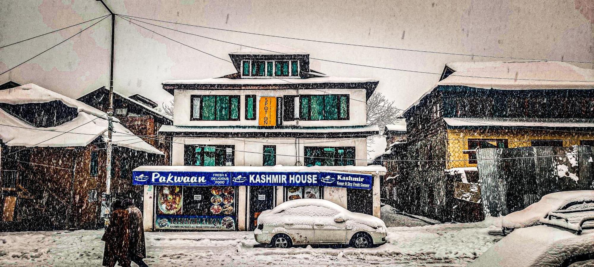 Kashmir House Pahalgam Hotel Exterior photo